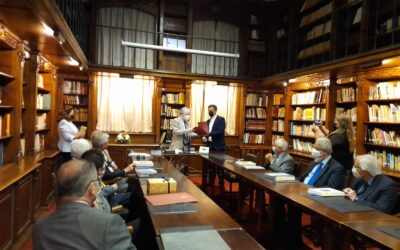 Docente de FEN recibió premio a la mejor tesis doctoral de Historia