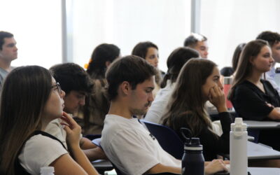 Estudiantes de la FEN trabajan con organizaciones y negocios reales durante el semestre