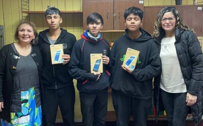 EDT celebró Mes del Libro con entrega de tablets y libros