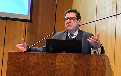 Philippe Aghion inauguró el año académico 2025 de la FEN Uchile con un llamado a la innovación y competencia