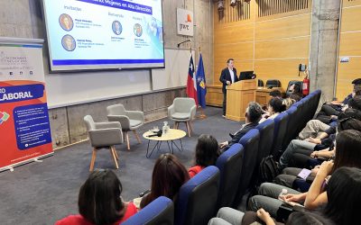 Alumni FEN Patricia Pérez y Paula Melendez  compartieron su experiencia en alta dirección en conversatorio junto a Banco Santander