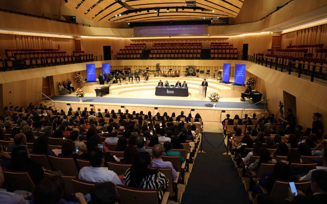 Una nueva generación de profesionales FEN se graduó en la Sala Sinfónica Nacional de Chile