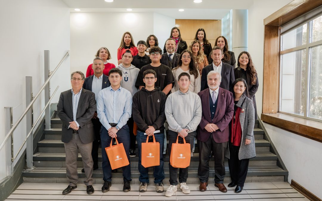 Codelco y FEN Alumni entregan becas de mantención a ocho estudiantes de la Facultad de Economía y Negocios