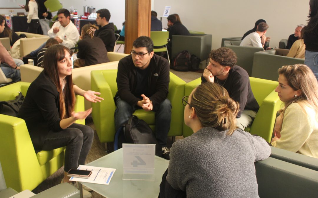 Estudiantes de Marketing II potencian sus proyectos mediante exitosa jornada de «Speed Mentoring»