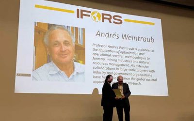 Proyectos U. de Chile alcanzan histórico doble podio mundial en conferencia IFORS y académico ingresó a su Salón de la Fama